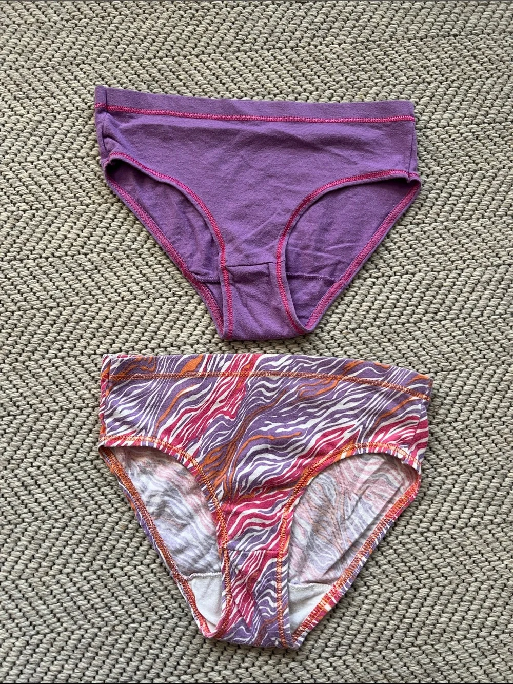Hanes Girls' Purple & Multicolor Printed Cotton Briefs - 2-Pack